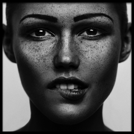 Summer Freckles Plakat w grupie Plakaty / Czarno-białe w Desenio AB (2530)