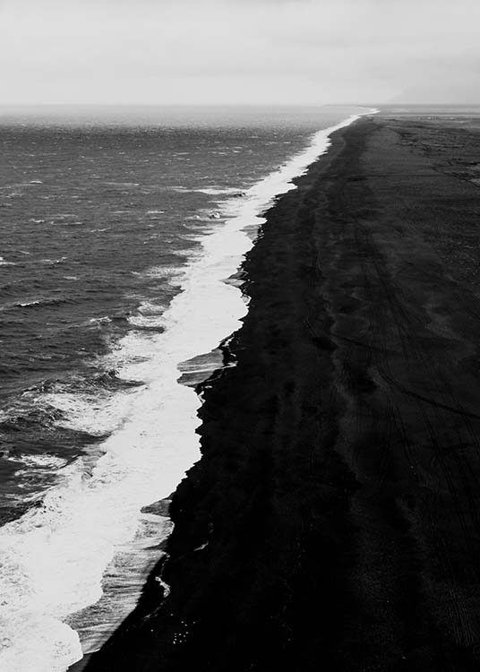 Black Beach Aerial Plakat / Czarno-białe w Desenio AB (10237)