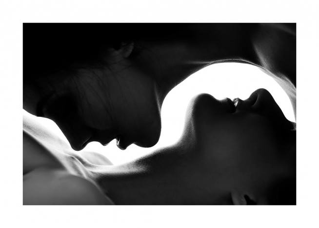 Kiss On The Neck Plakat / Czarno-białe w Desenio AB (12487)