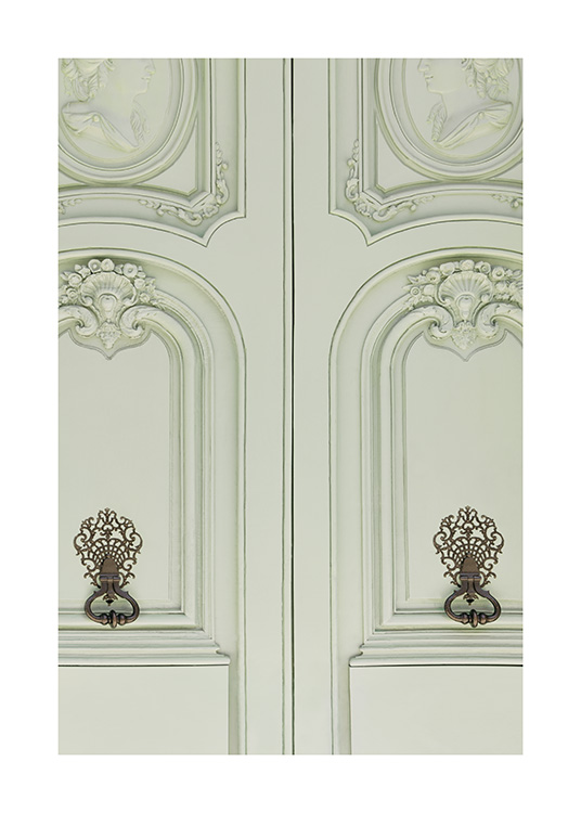 – Zielone drzwi z konstrukcjami architektonicznymi