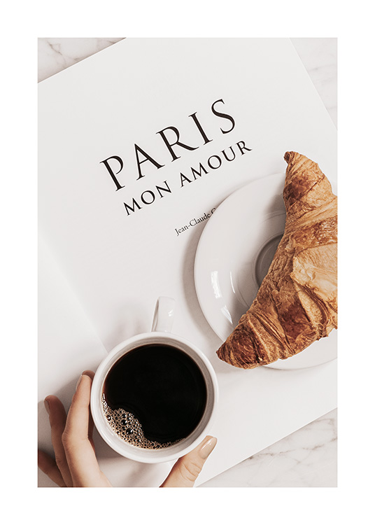 – Fotografia croissanta i kawy na papierze