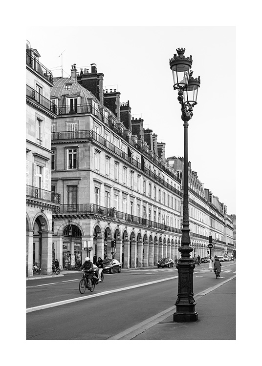 – Czarno–biały plakat przedstawiający latarnię i budynek
