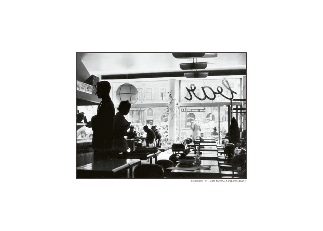 Stockholm Cafe Norma Plakat / Czarno-białe w Desenio AB (7127)